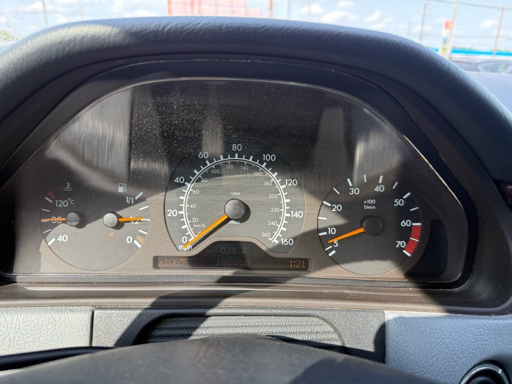 1999 Mercedes-Benz E-Class Image 10