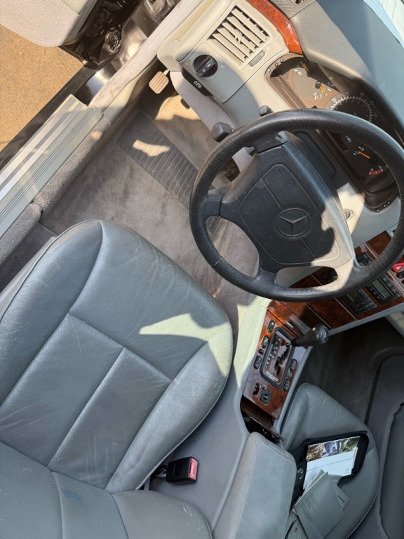 1999 Mercedes-Benz E-Class Image 12