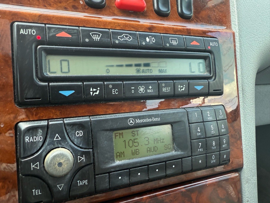 1999 Mercedes-Benz E-Class Image 23