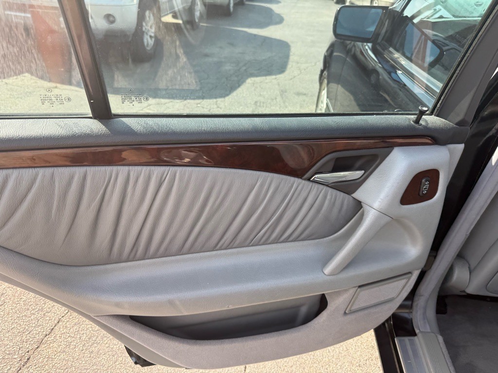 1999 Mercedes-Benz E-Class Image 36