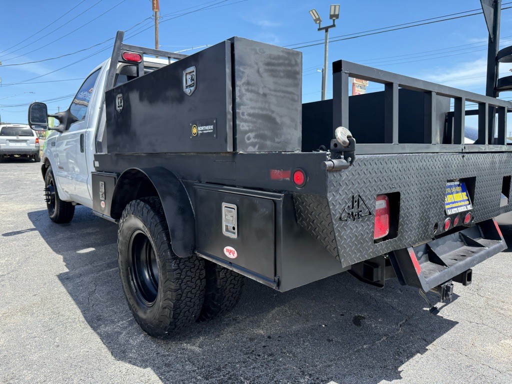2004 Ford F-350 Image 2