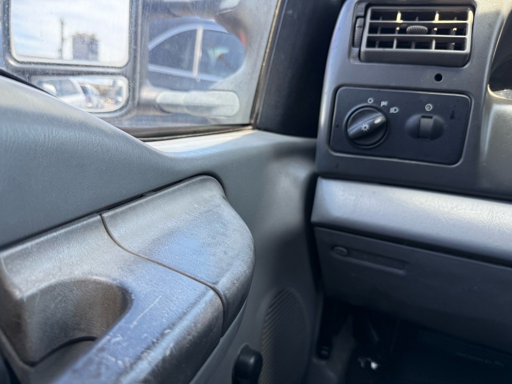 2004 Ford F-350 Image 19