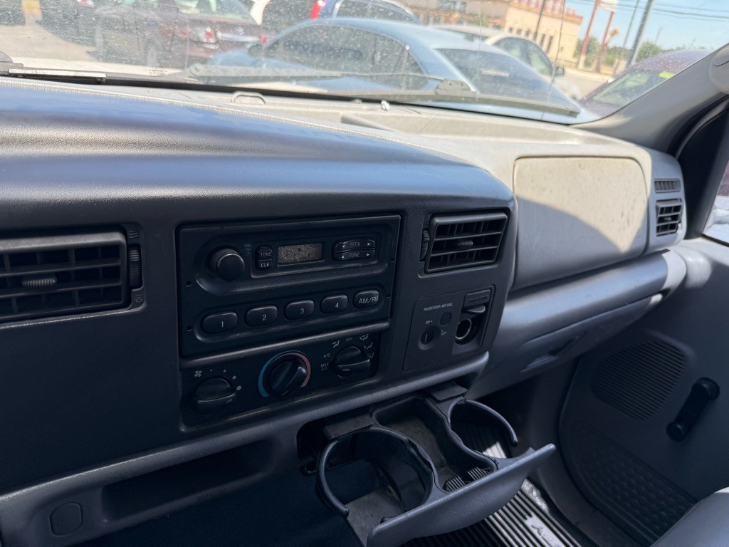 2004 Ford F-350 Image 28
