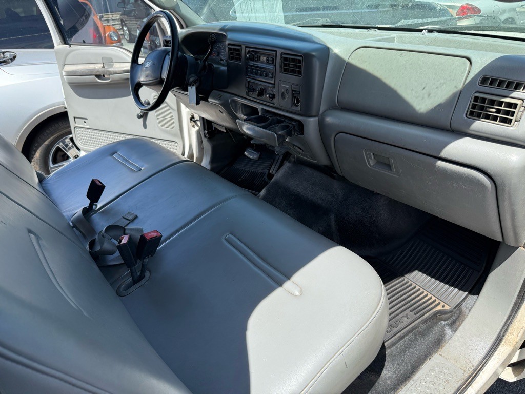 2004 Ford F-350 Image 40