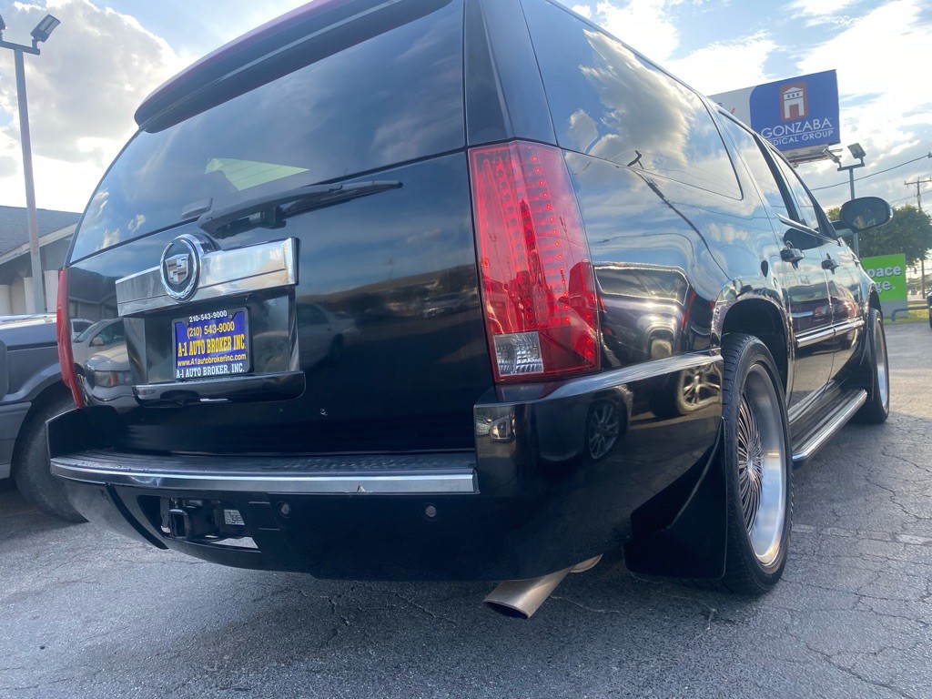 2007 Cadillac Escalade Image 4