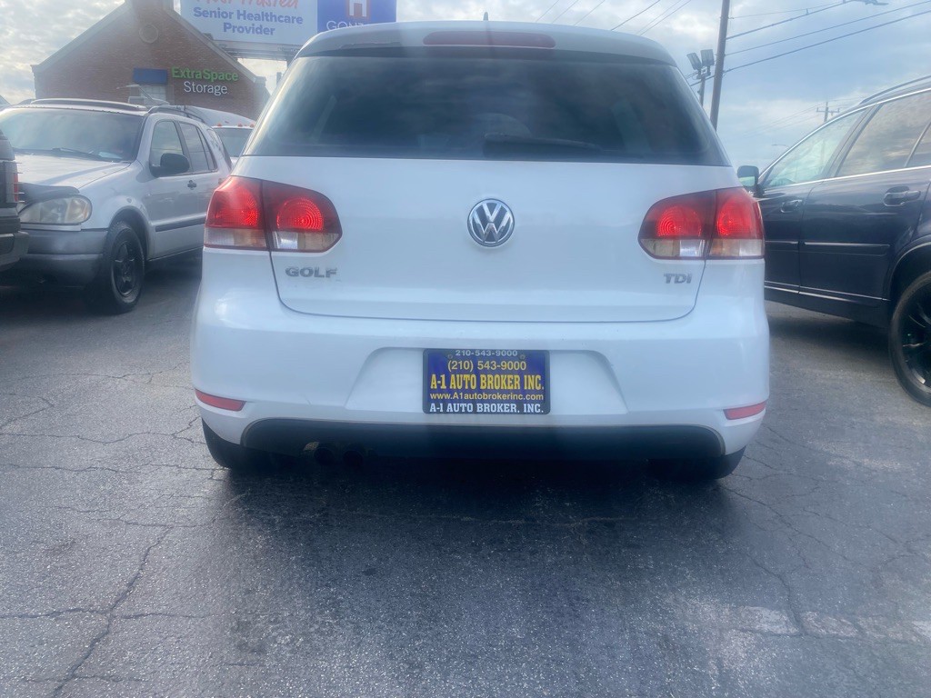 2011 Volkswagen Golf Image 3