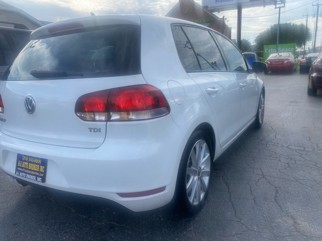 2011 Volkswagen Golf Image 4