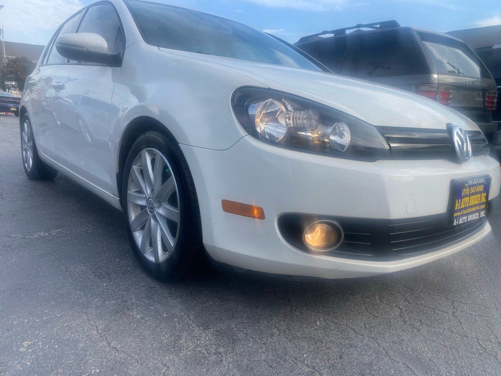 2011 Volkswagen Golf Image 5