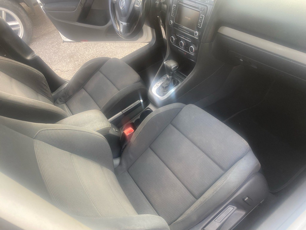 2011 Volkswagen Golf Image 10