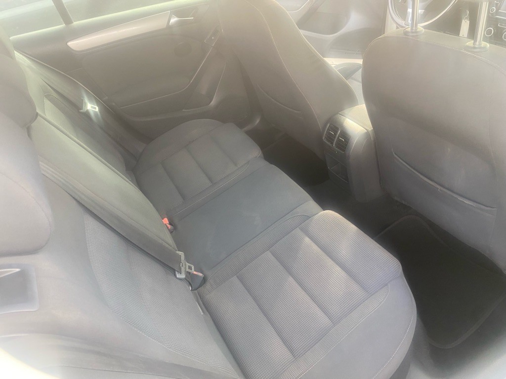 2011 Volkswagen Golf Image 15