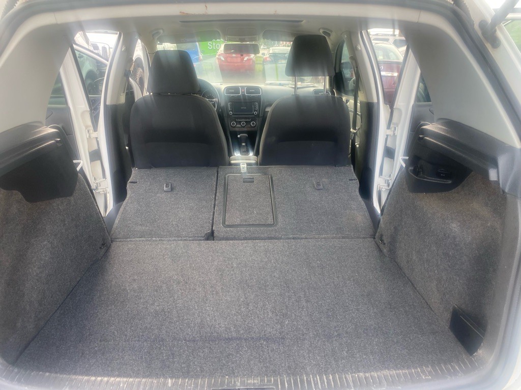 2011 Volkswagen Golf Image 16