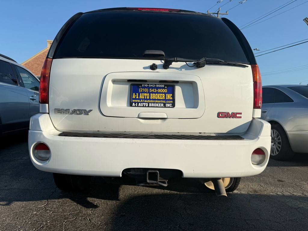 2004 GMC Envoy Image 3