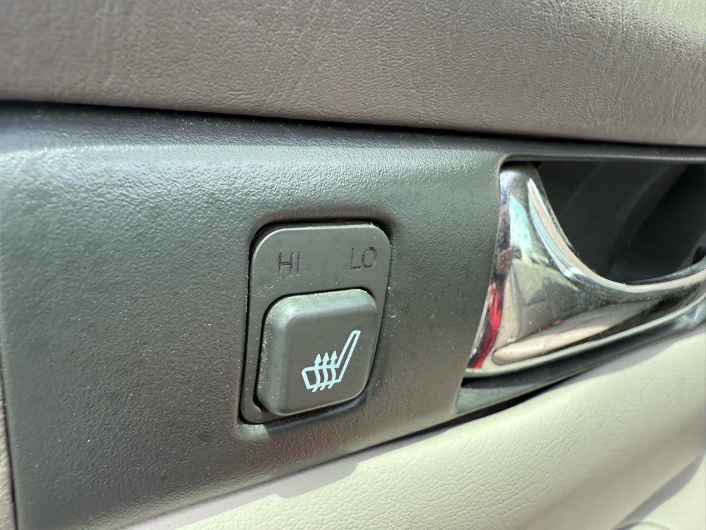 2004 GMC Envoy Image 8