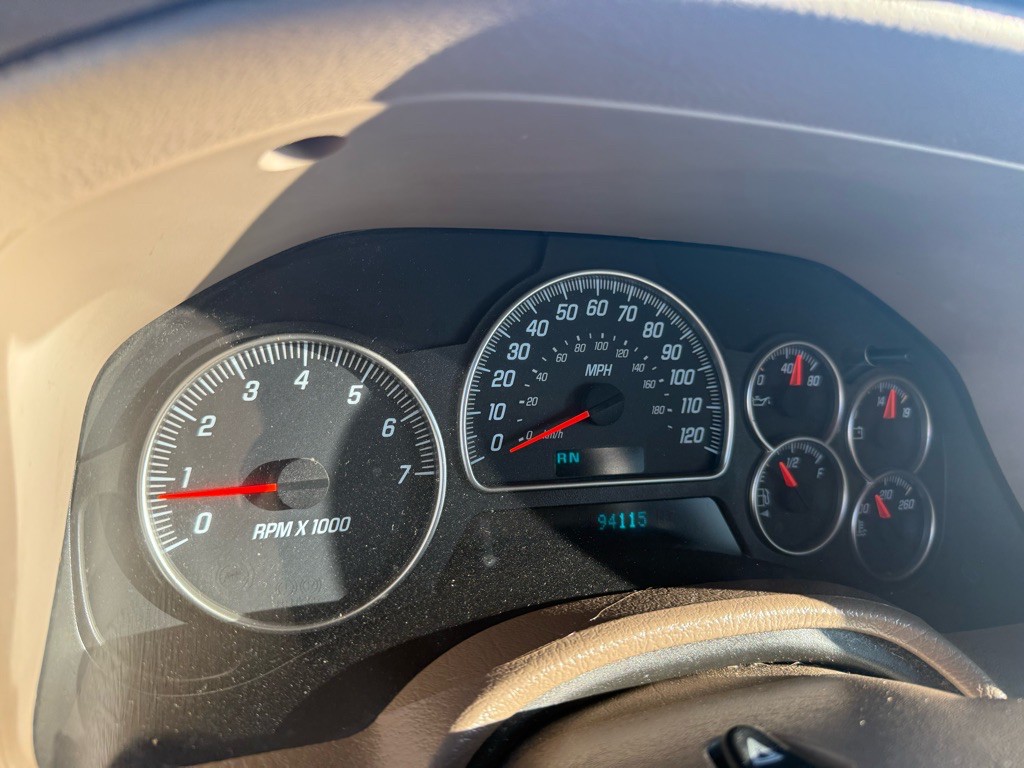 2004 GMC Envoy Image 11