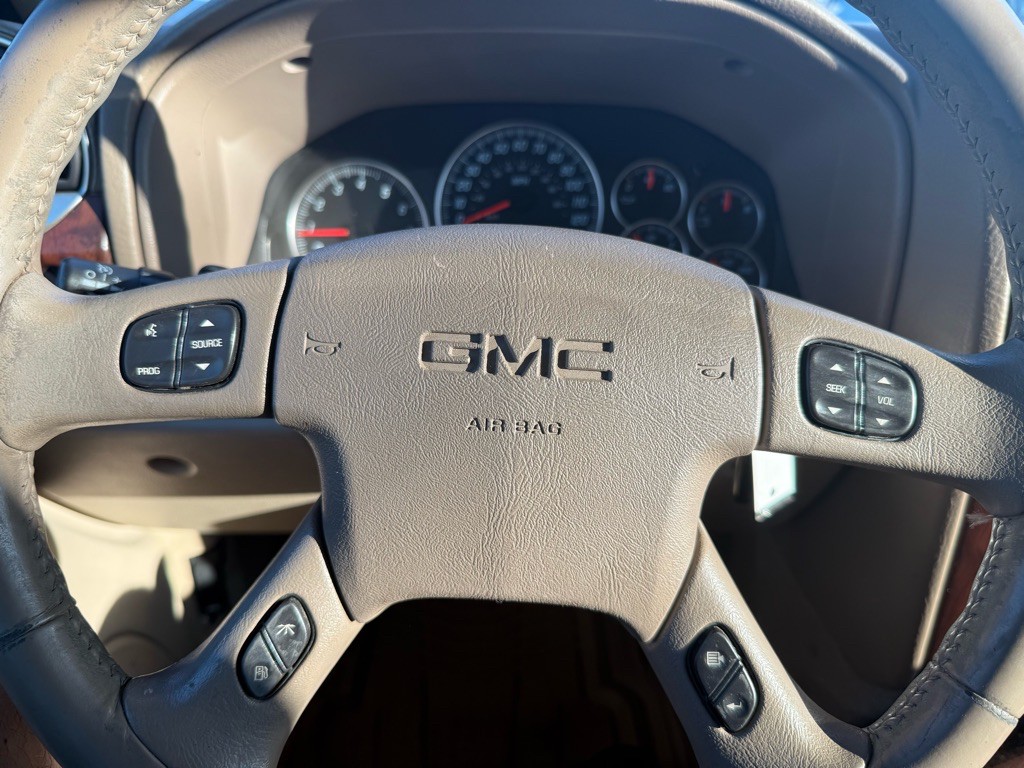 2004 GMC Envoy Image 12