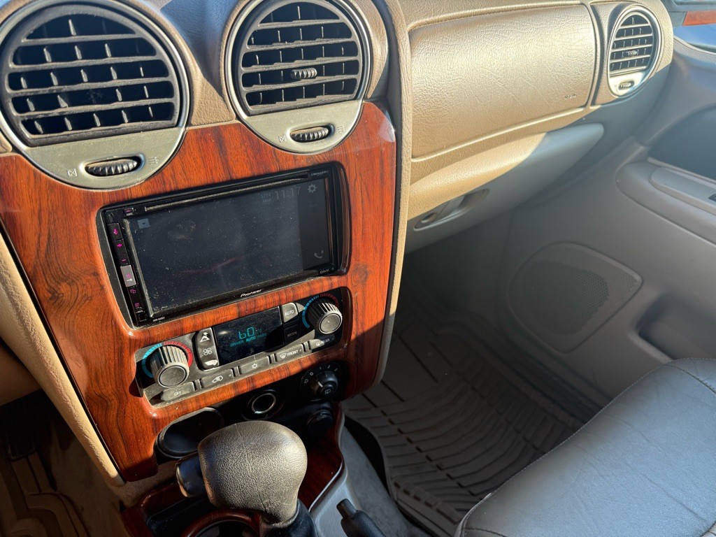 2004 GMC Envoy Image 13