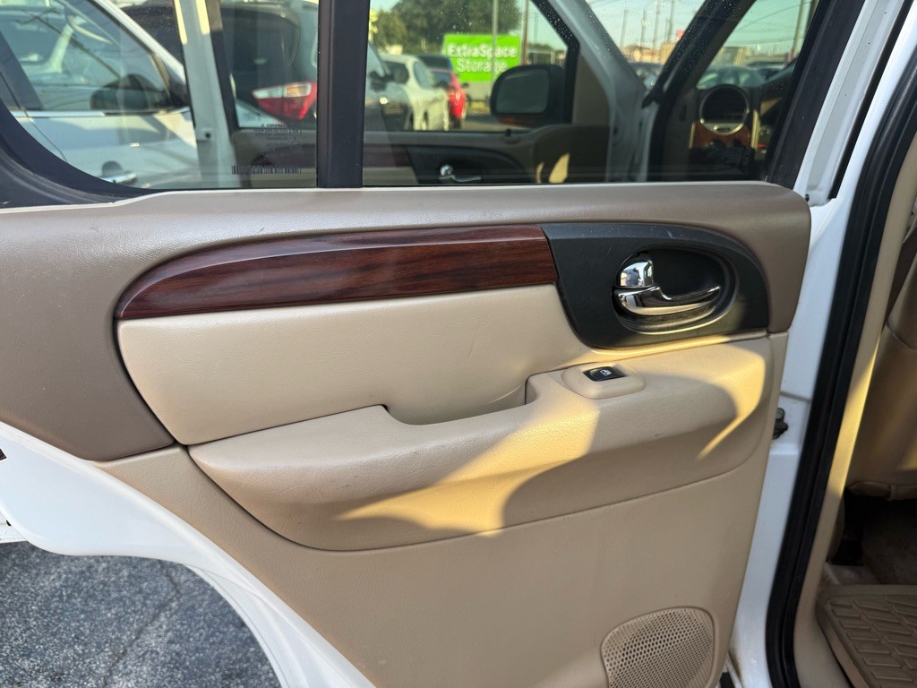 2004 GMC Envoy Image 16