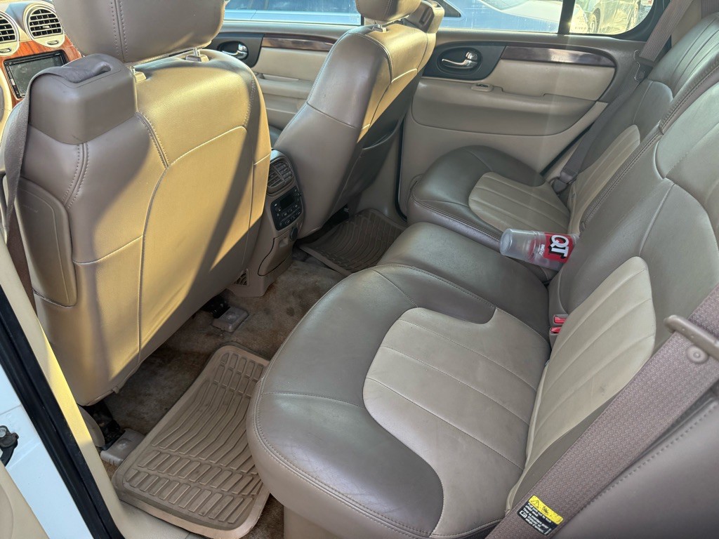 2004 GMC Envoy Image 17