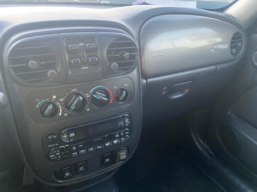 2003 Chrysler PT Cruiser Image 13