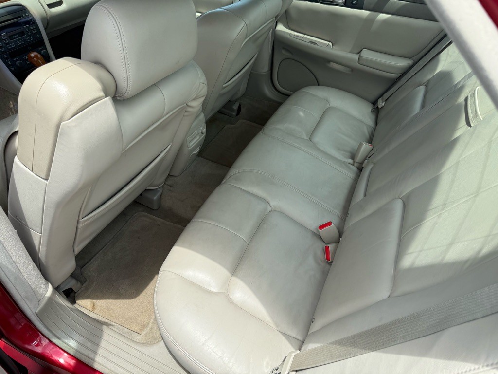 2004 Cadillac Seville Image 11