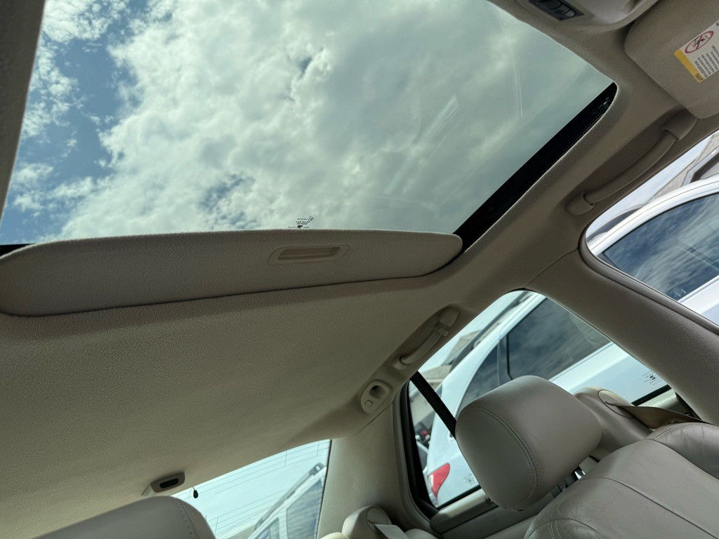 2004 Cadillac Seville Image 16