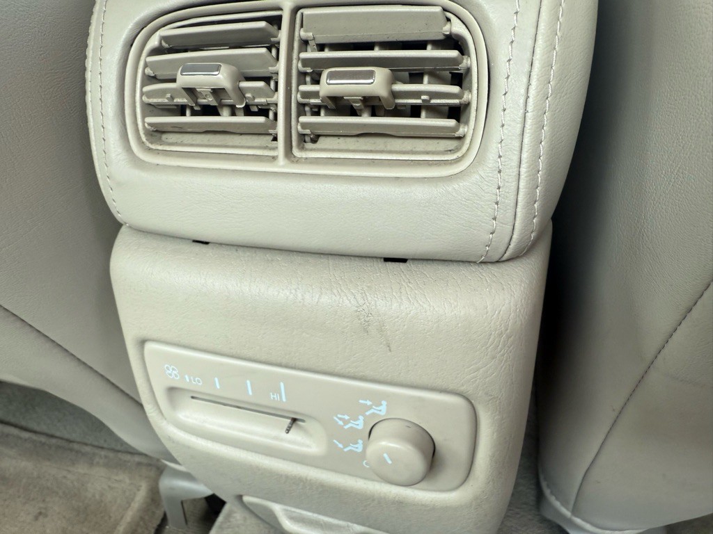 2004 Cadillac Seville Image 19
