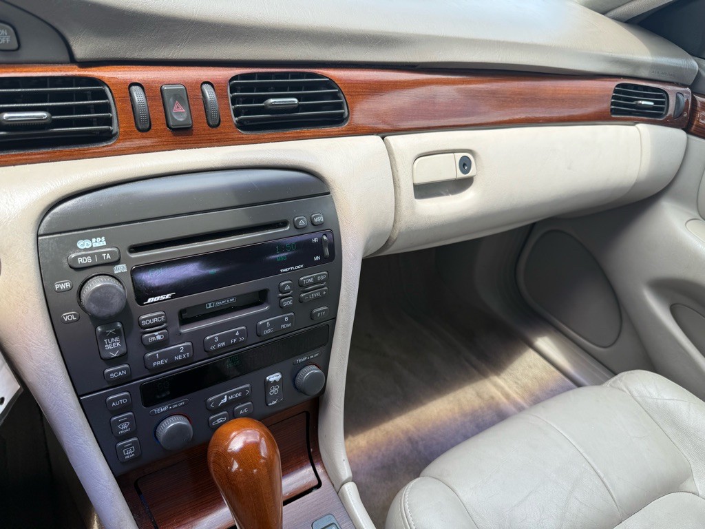 2004 Cadillac Seville Image 21