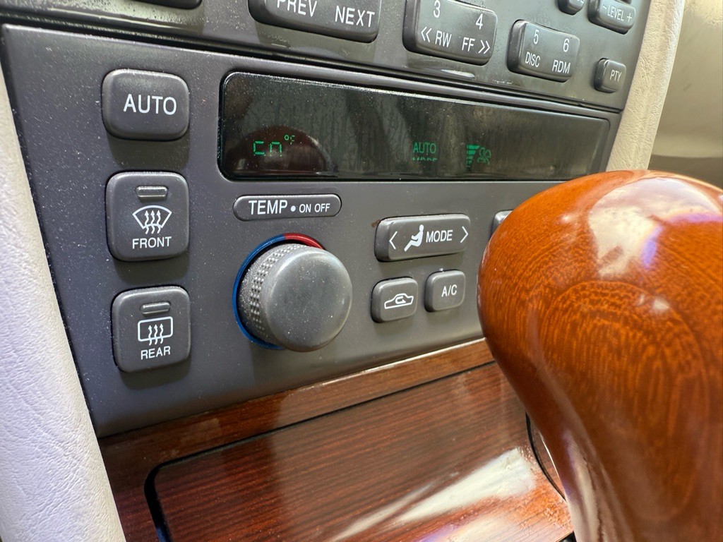 2004 Cadillac Seville Image 24