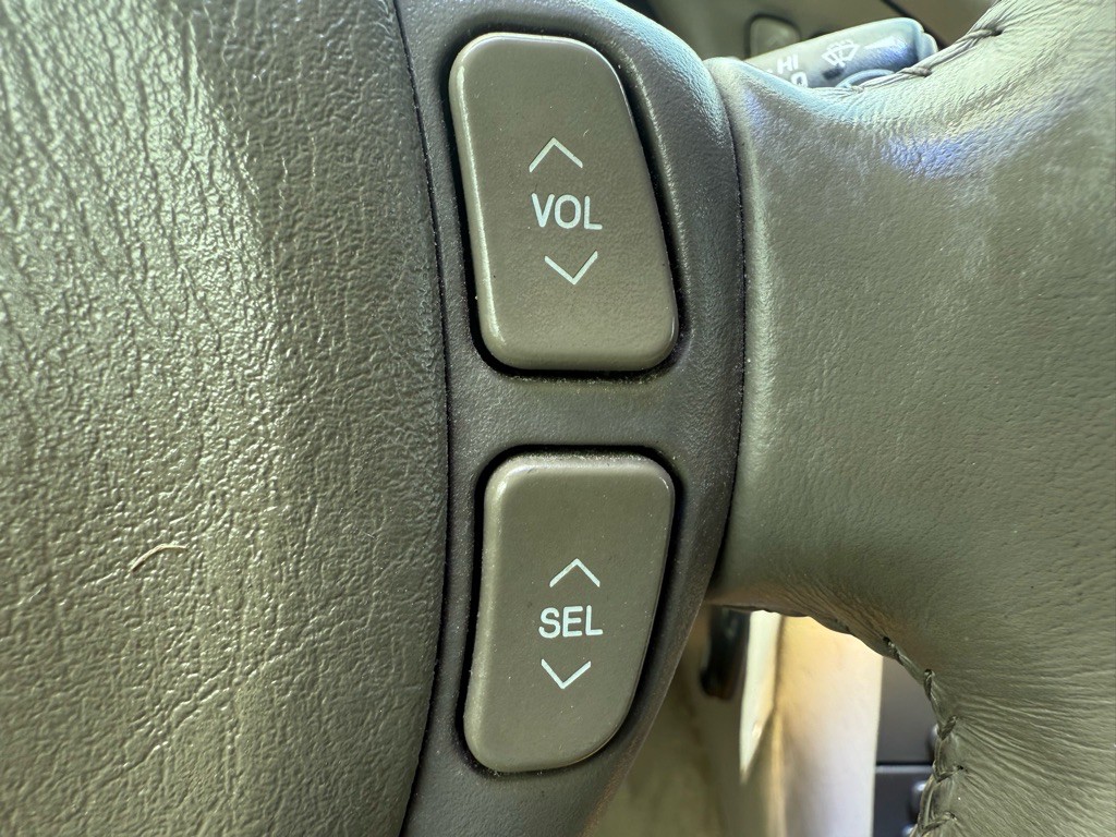 2004 Cadillac Seville Image 34