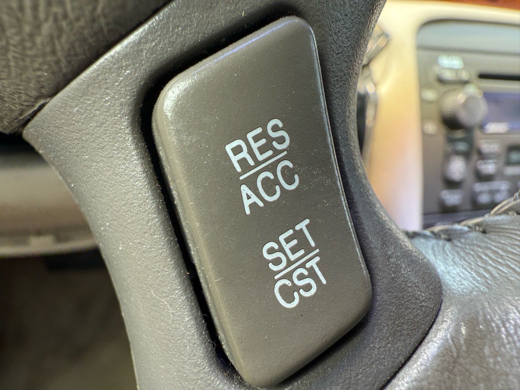 2004 Cadillac Seville Image 36