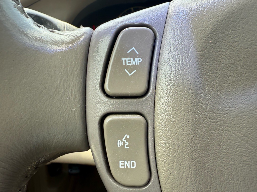 2004 Cadillac Seville Image 37
