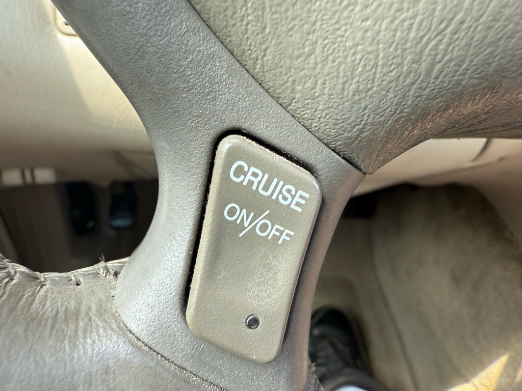 2004 Cadillac Seville Image 38