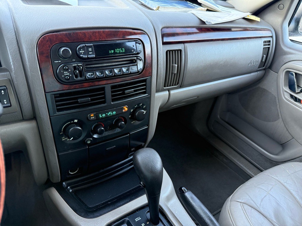 2002 Jeep Grand Cherokee Image 24