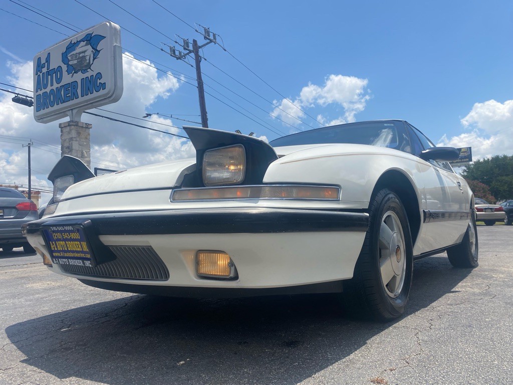 1988 Buick Reatta Image 2