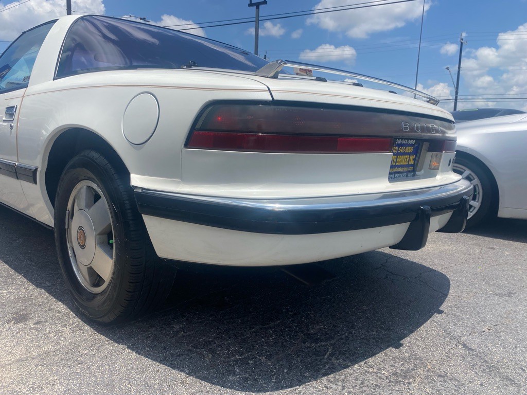 1988 Buick Reatta Image 3