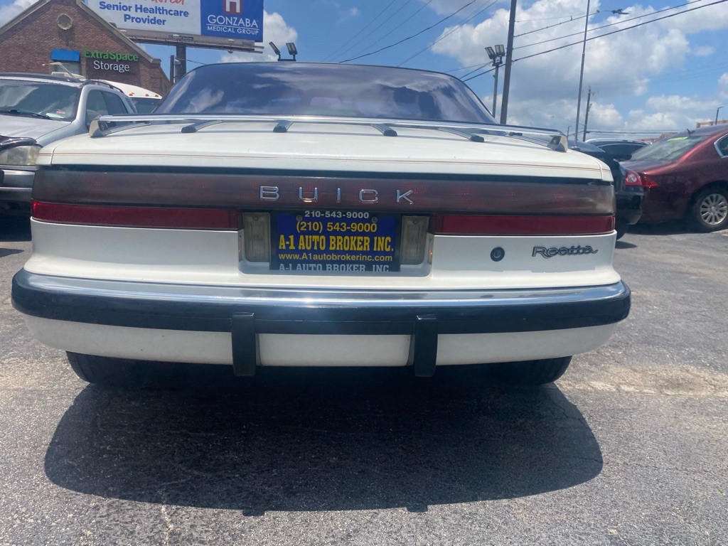 1988 Buick Reatta Image 4