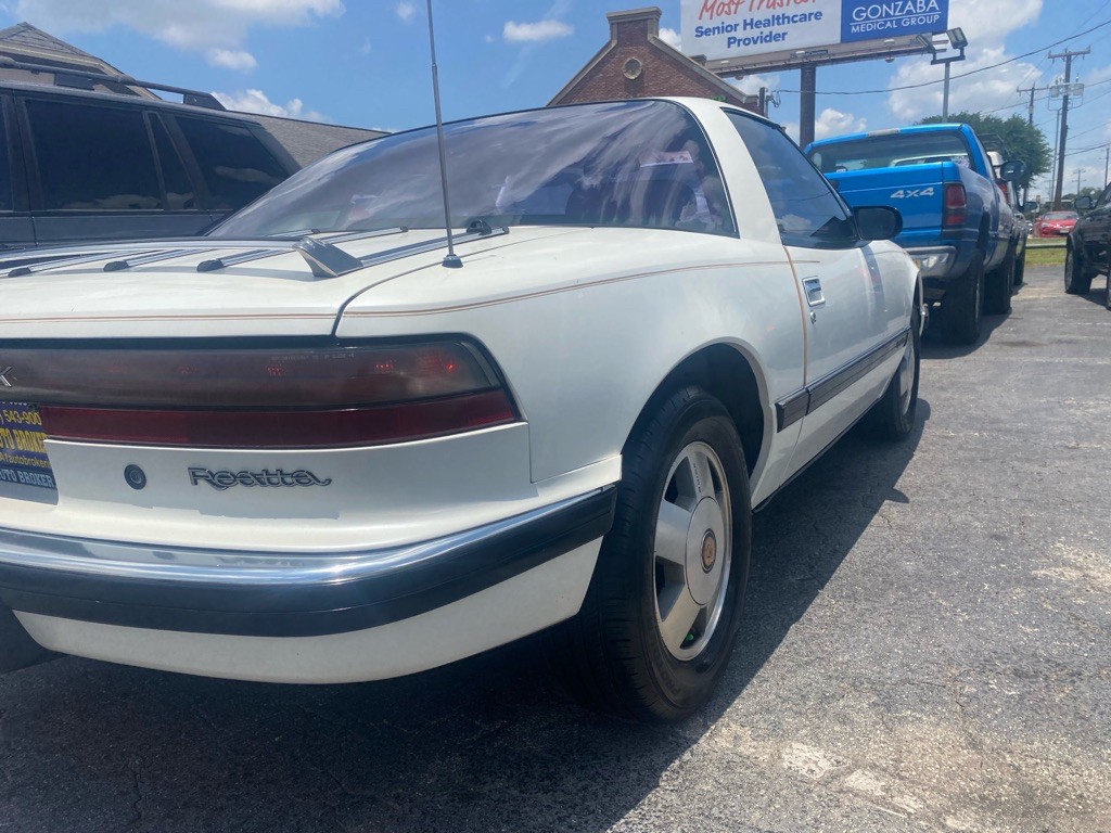 1988 Buick Reatta Image 5