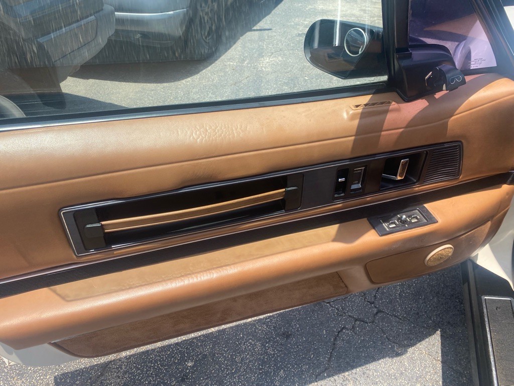 1988 Buick Reatta Image 11