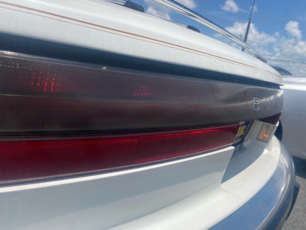 1988 Buick Reatta Image 26