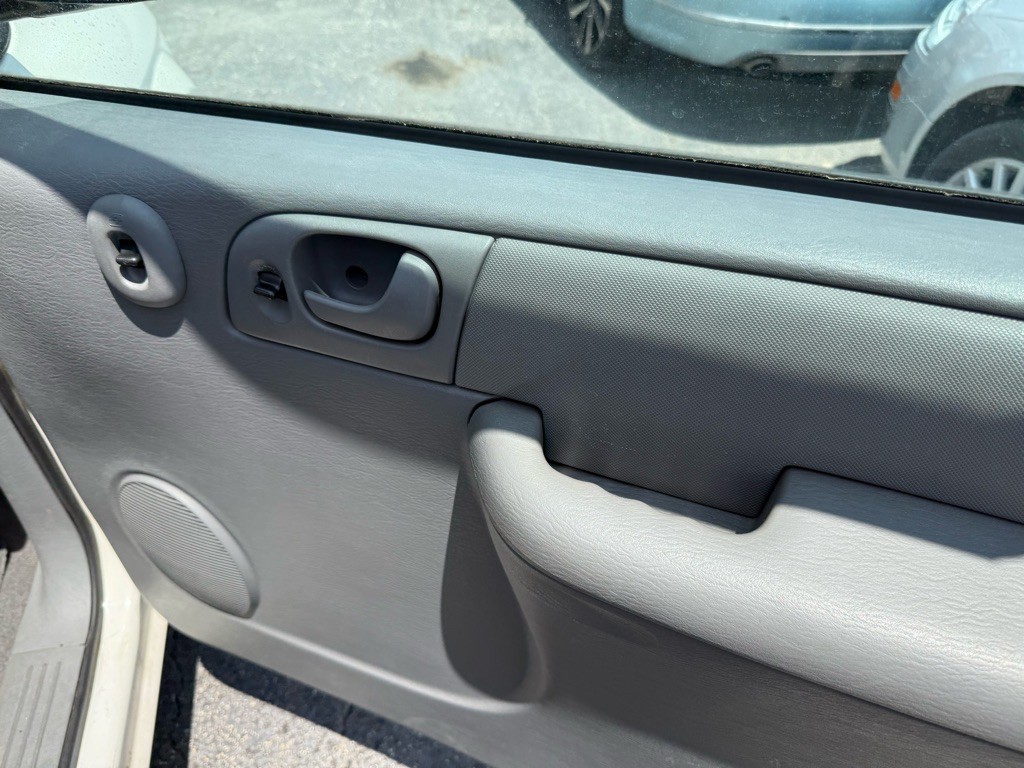 2007 Dodge Ram Van Image 11