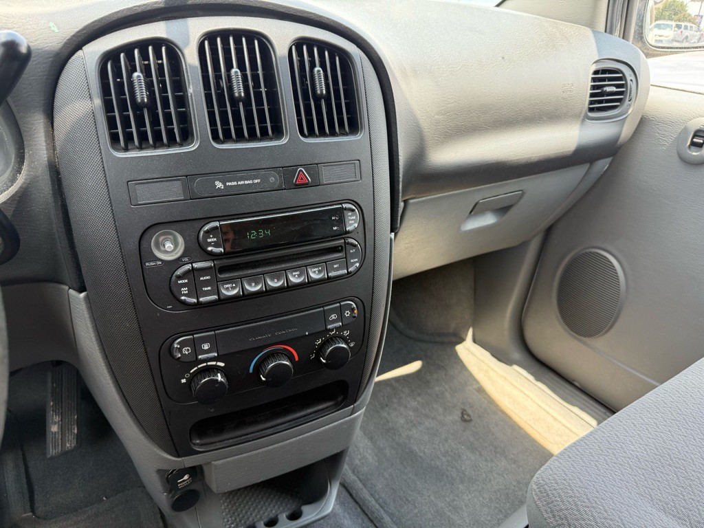2007 Dodge Ram Van Image 15