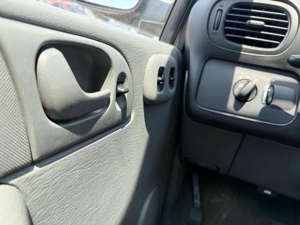 2007 Dodge Ram Van Image 23