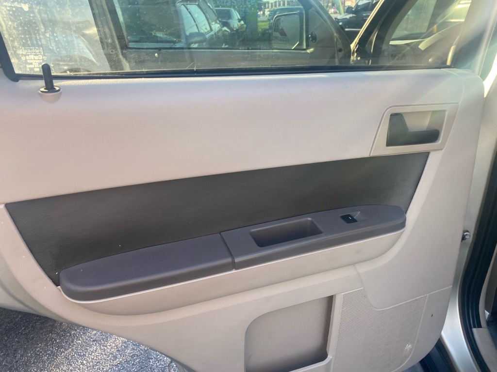 2010 Ford Escape Image 9