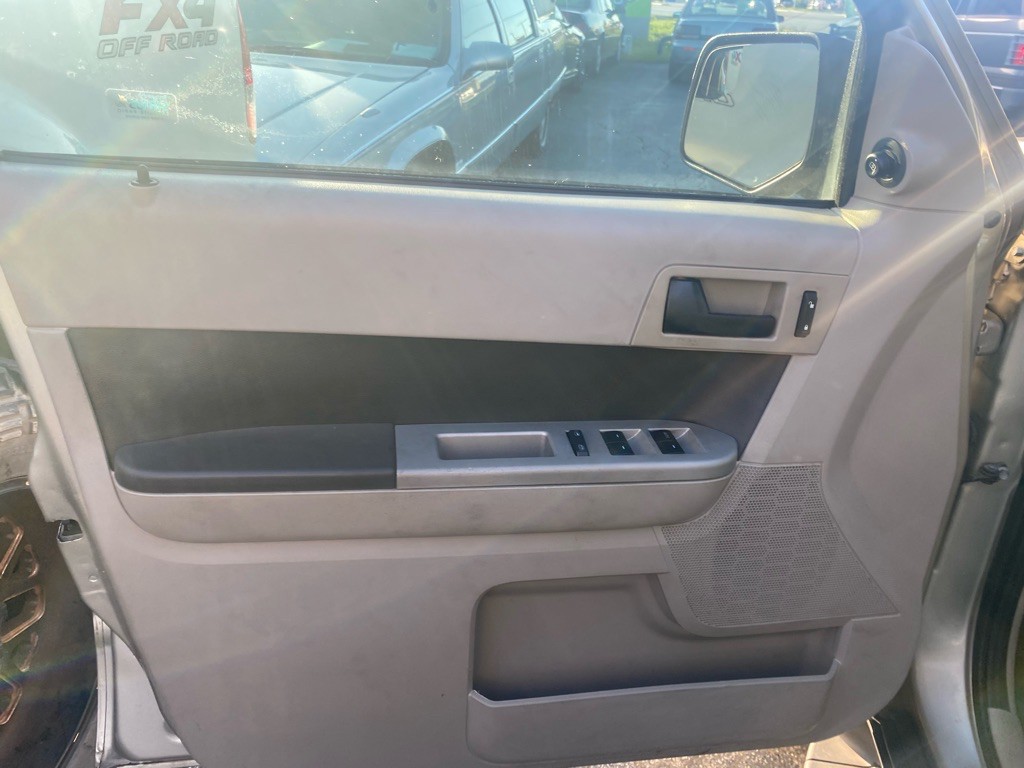 2010 Ford Escape Image 11