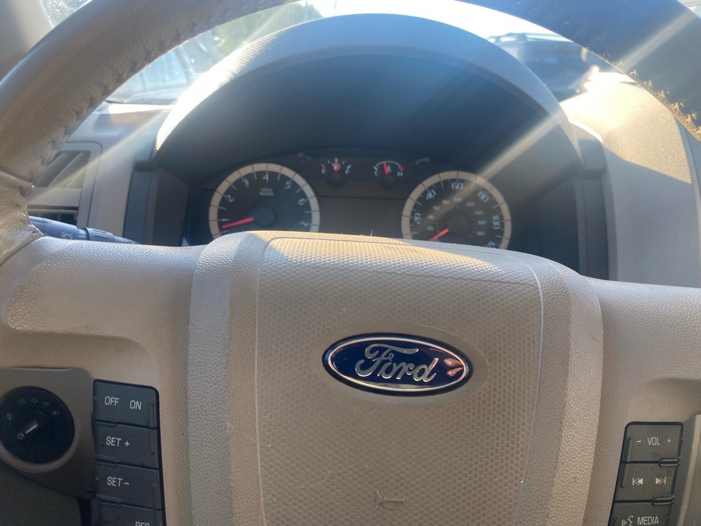 2010 Ford Escape Image 25