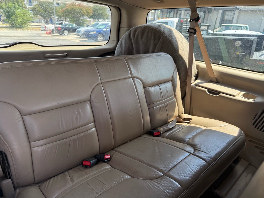 2001 Ford Excursion Image 16