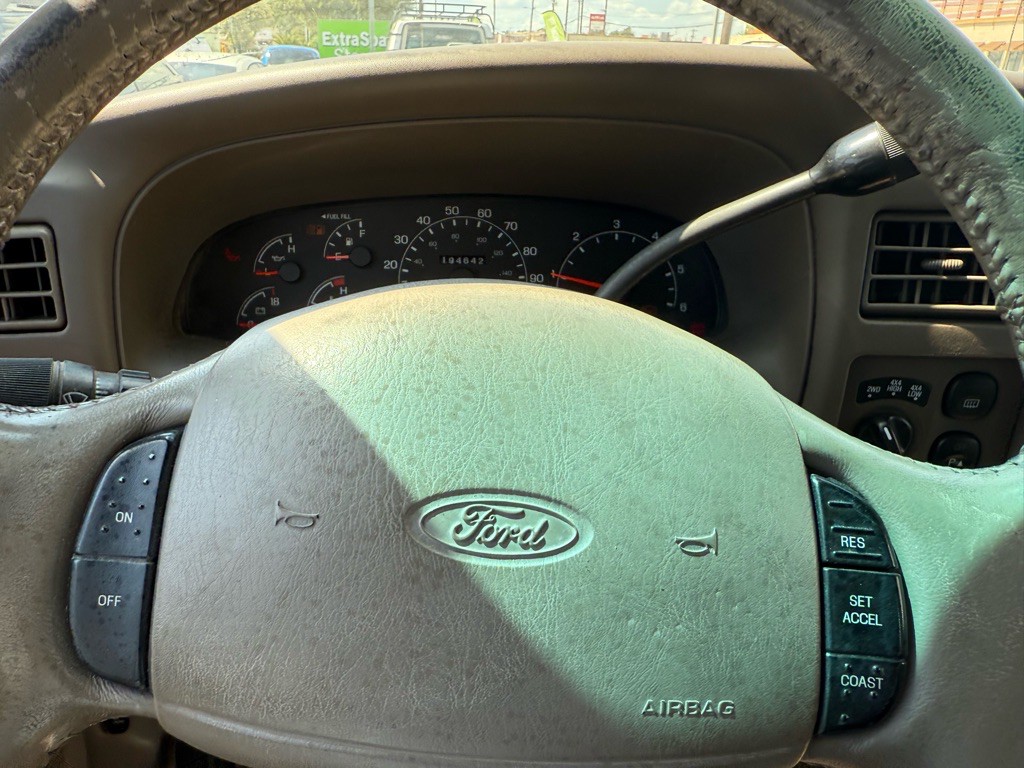 2001 Ford Excursion Image 29
