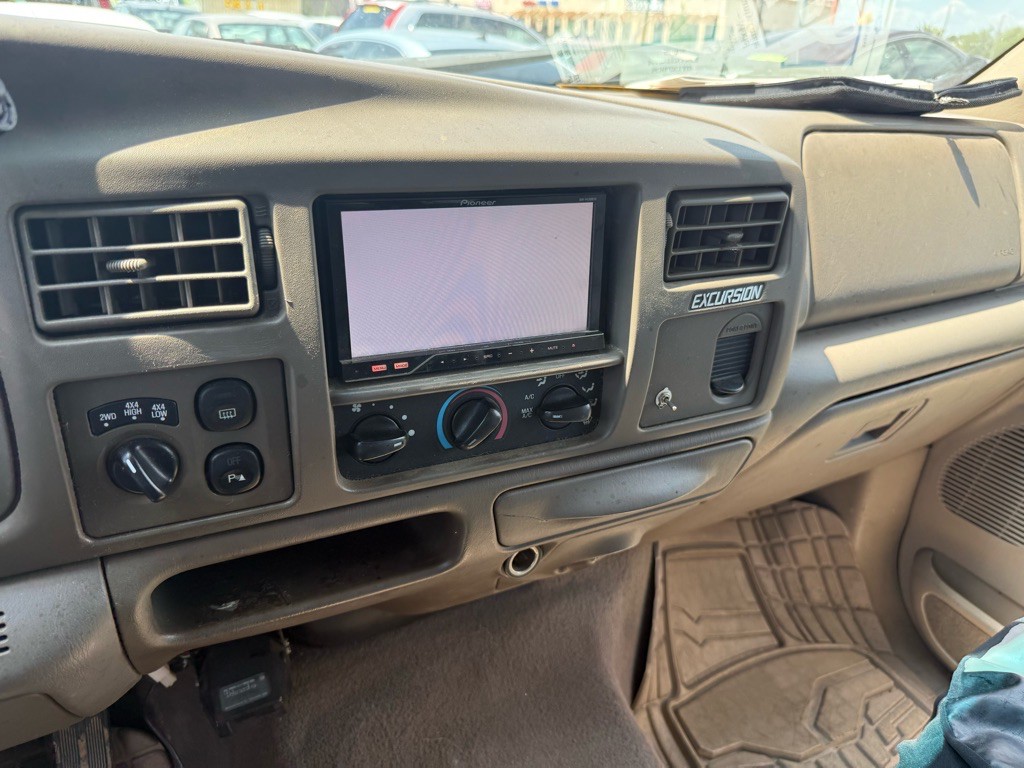 2001 Ford Excursion Image 32