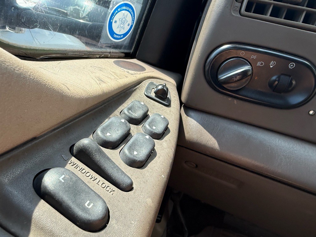 2001 Ford Excursion Image 33