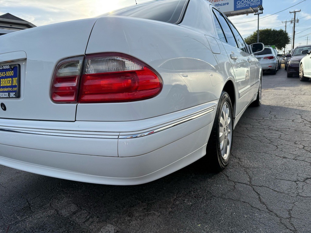 2001 Mercedes-Benz E-Class Image 4